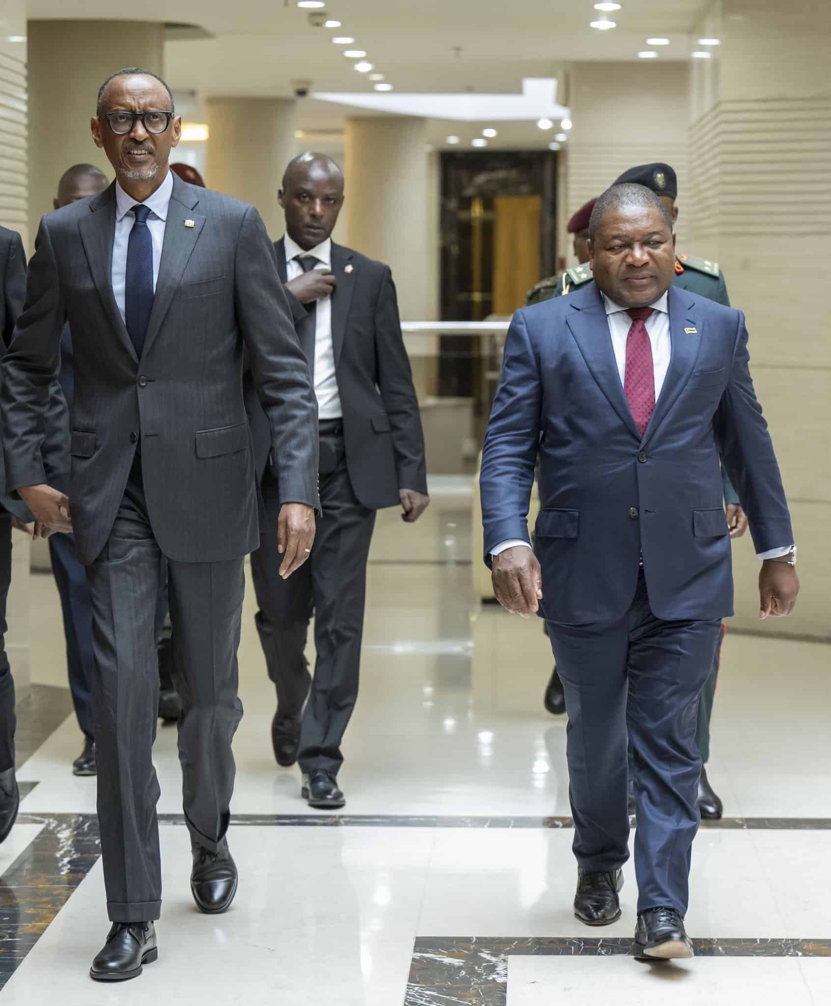 Perezida Kagame Muri Mozambique Yaganiriye Na Mugenzi We Nyusi (AMAFOTO ...