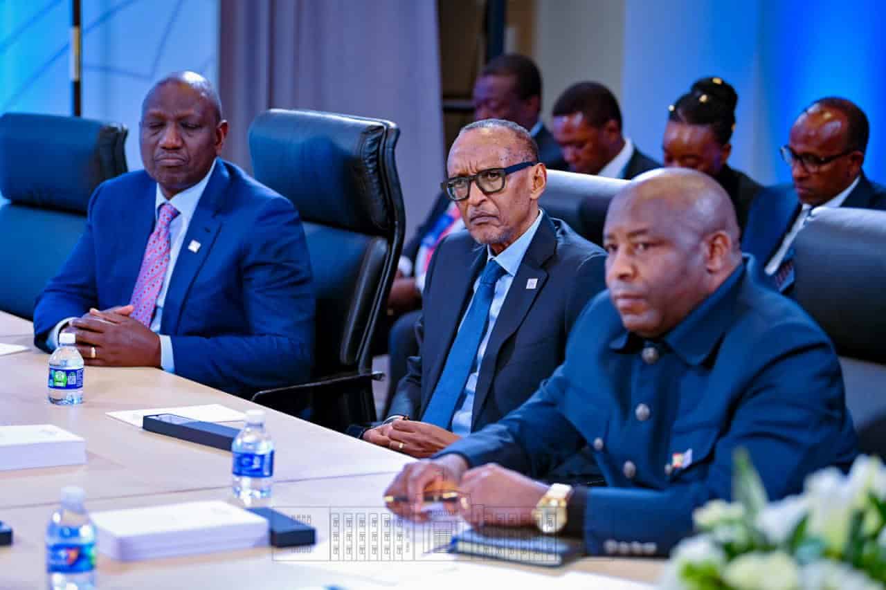 Perezida Kagame Na Ndayishimiye Bicaranye Mu Nama Ya EAC Itagaragayemo ...