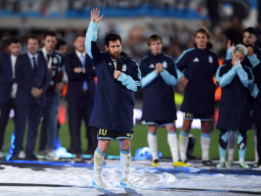 Mu cyubahiro kidasanzwe n’amarangamutima menshi rurangiranwa muri ruhago y’Isi Lionel Messi yasezewe mu Ikipe y’Igihugu